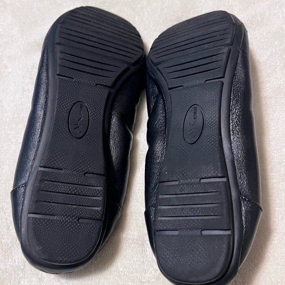 Black leather Anne Klein Sport flats size 8.5 - Picture 4 of 9